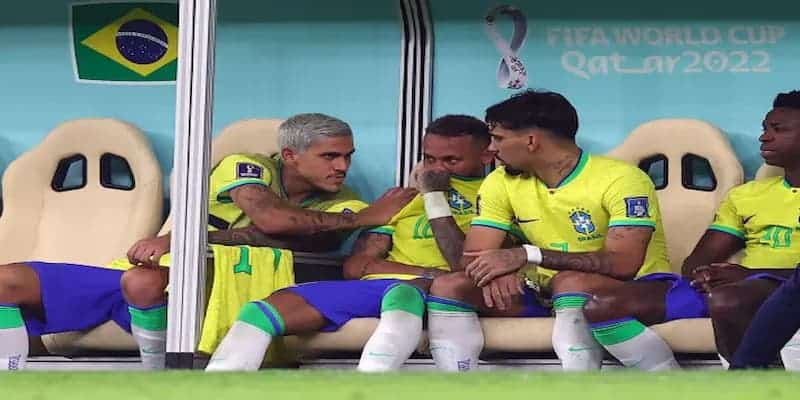 Neymar chấn thương nặng - selecao có thể trông chờ vào ai? 9 Ngôi sao Brazil bị cầu thủ Serbia triệt hạ
