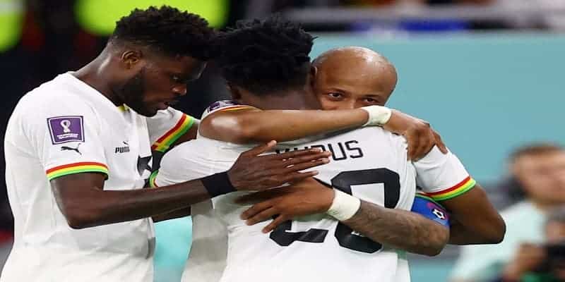 Son và đồng đội chiến đấu hết mình trước Ghana tại WC 2022 6 Son và đồng đội của mình chính thức bị dẫn trước 2-0 sau khi kết thúc hiệp 1